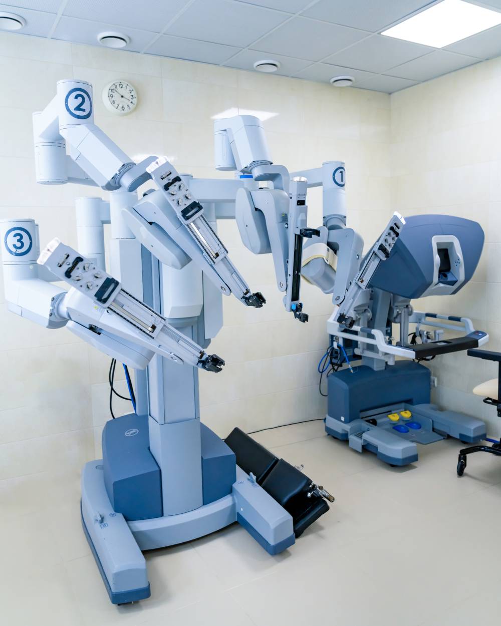 https://thangamcancercenter.com/file/wp-content/uploads/2024/04/robotic-surgery-affordable.jpg